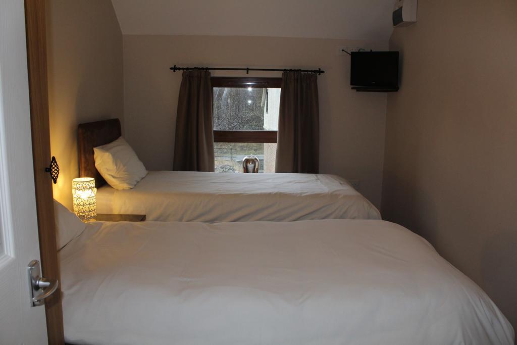The Nags Head Tredegar Bed & Breakfast Nant-y-bwch Dış mekan fotoğraf